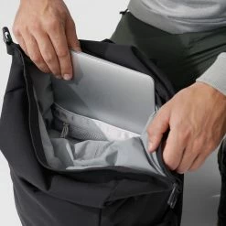 Fjällräven Fjällräven Ulvö 30 Rolltop Backpack, Zwart -Deuter Winkel fjaellraeven ulvoe 30 rolltop backpack black 12