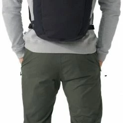 Fjällräven Fjällräven Ulvö 30 Rolltop Backpack, Zwart -Deuter Winkel fjaellraeven ulvoe 30 rolltop backpack black 3